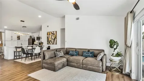 651 Shiloh Terrace Davie FL 33325