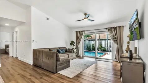 651 Shiloh Terrace Davie FL 33325