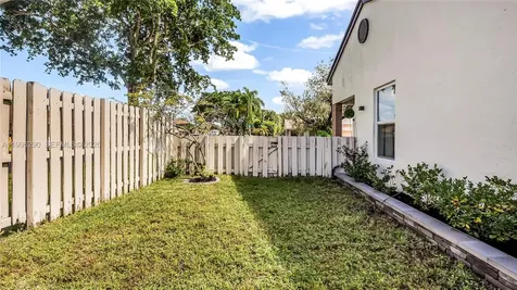 651 Shiloh Terrace Davie FL 33325