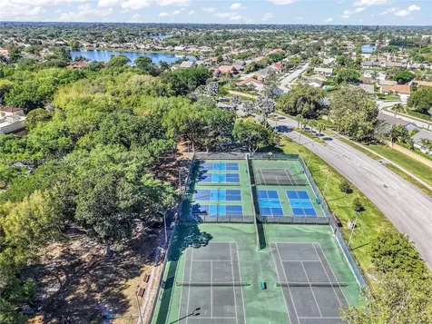 651 Shiloh Terrace Davie FL 33325
