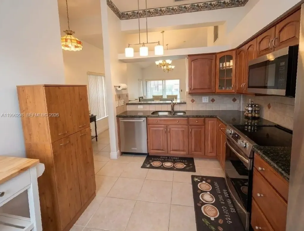 1016 Via Jardin Riviera Beach FL 33418