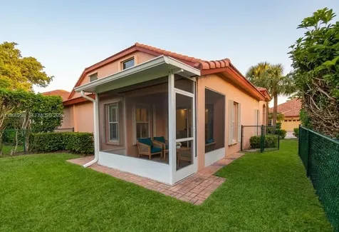 1016 Via Jardin Riviera Beach FL 33418