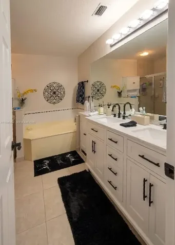 1016 Via Jardin Riviera Beach FL 33418