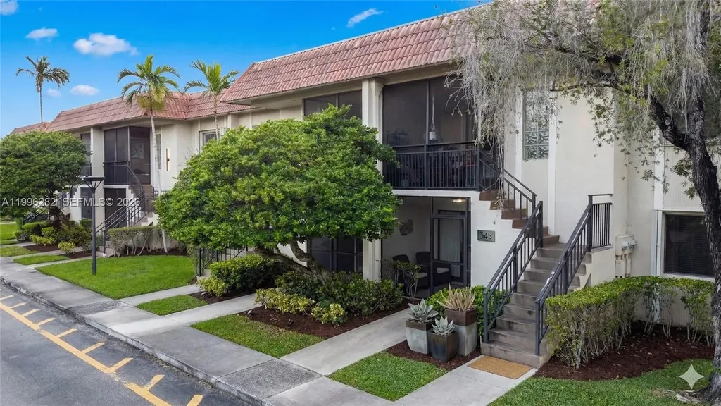 310 Lakeview Drive Weston FL 33326