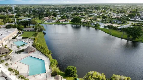 310 Lakeview Drive Weston FL 33326