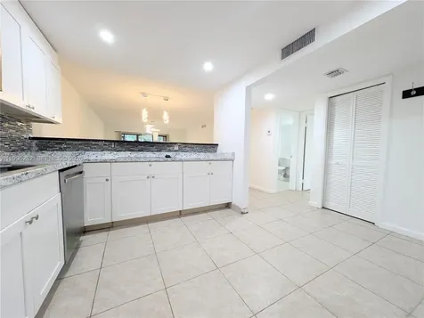 310 Lakeview Drive Weston FL 33326