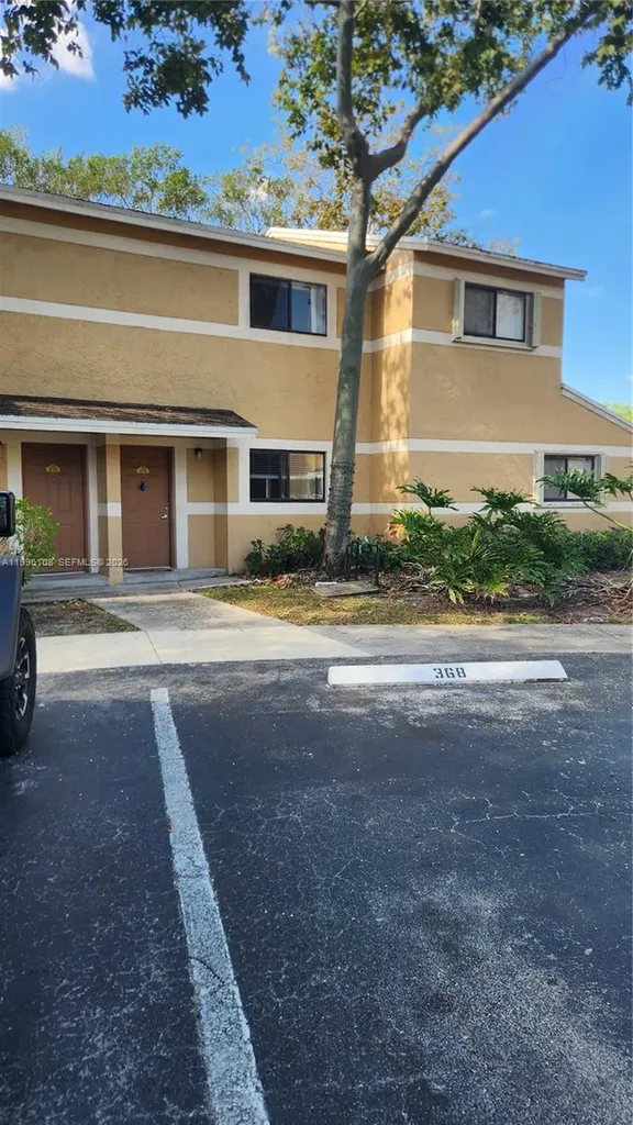 210 E Palm Circle E Pembroke Pines FL 33025