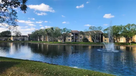 210 E Palm Circle E Pembroke Pines FL 33025