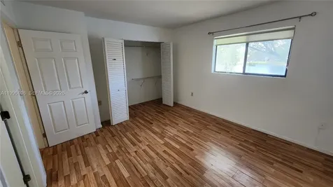 210 E Palm Circle E Pembroke Pines FL 33025