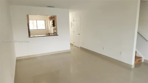 210 E Palm Circle E Pembroke Pines FL 33025