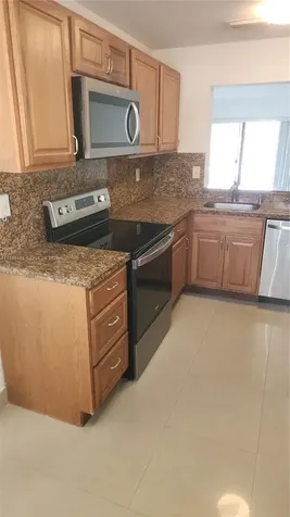210 E Palm Circle E Pembroke Pines FL 33025