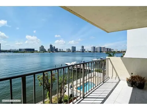 17878 N Bay Road Sunny Isles Beach FL 33160