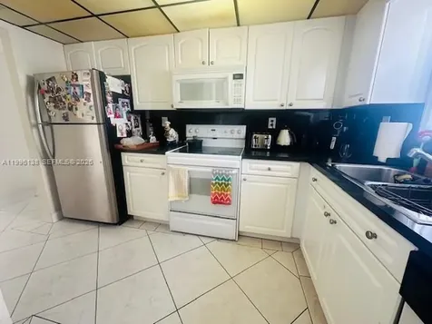 17878 N Bay Road Sunny Isles Beach FL 33160
