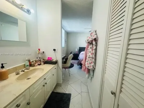 17878 N Bay Road Sunny Isles Beach FL 33160