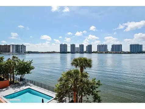 17878 N Bay Road Sunny Isles Beach FL 33160