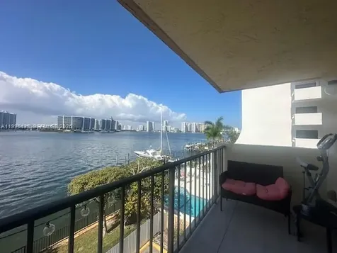 17878 N Bay Road Sunny Isles Beach FL 33160