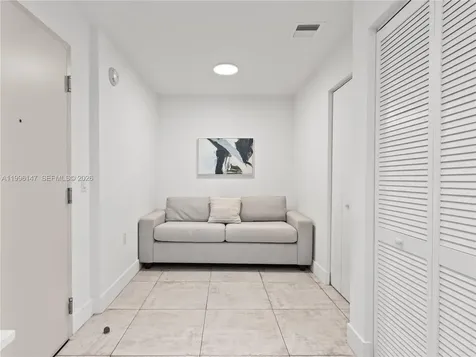 239 SW 9th Street Miami FL 33130