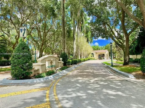 4938 SW 33rd Way Hollywood FL 33312