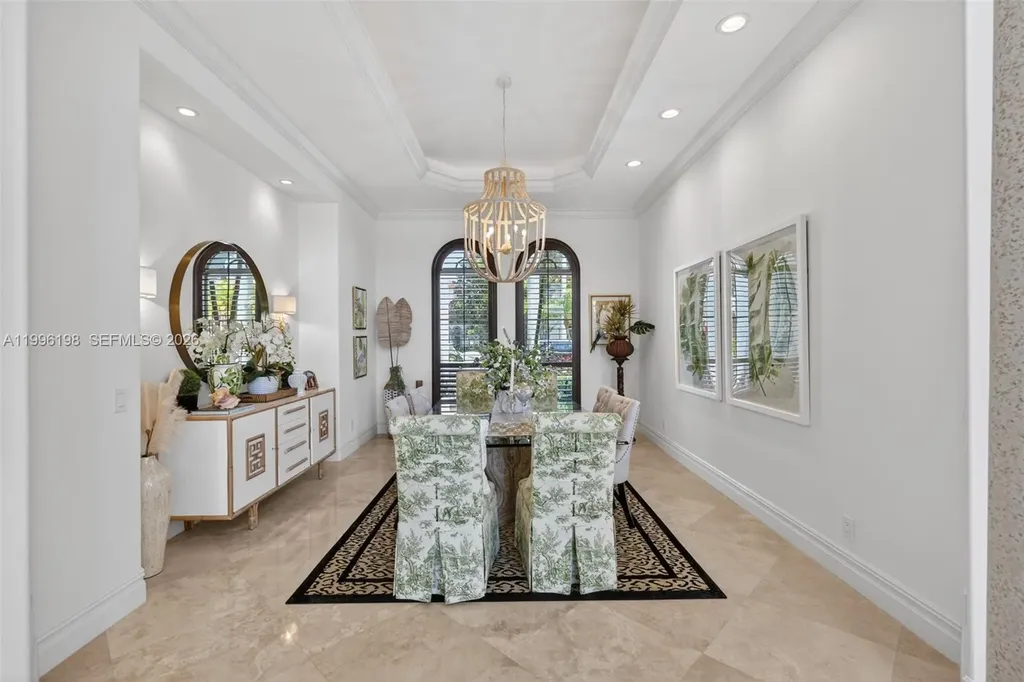 678 Hermitage Circle Palm Beach Gardens FL 33410