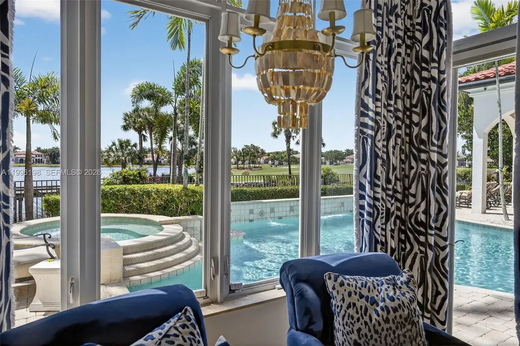 678 Hermitage Circle Palm Beach Gardens FL 33410