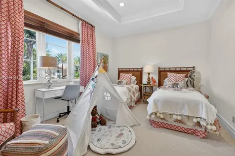 678 Hermitage Circle Palm Beach Gardens FL 33410