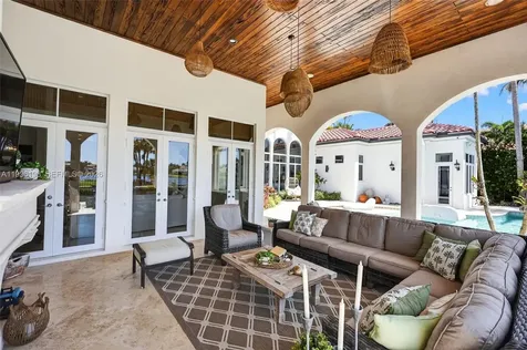 678 Hermitage Circle Palm Beach Gardens FL 33410