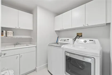 21150 Point Place Aventura FL 33180
