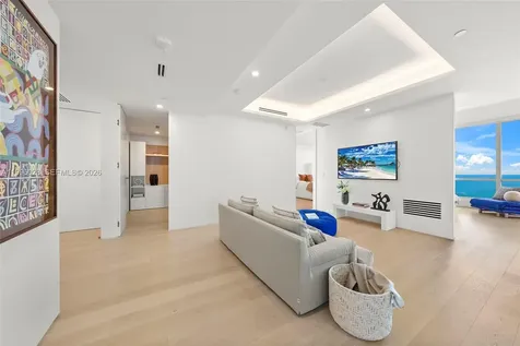 100 S Pointe Drive Miami Beach FL 33139