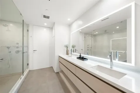 100 S Pointe Drive Miami Beach FL 33139