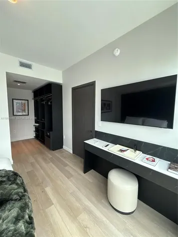 20 NE 11th Street Miami FL 33132