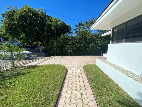 1101 Bay Drive Miami Beach FL 33141