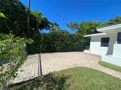 1101 Bay Drive Miami Beach FL 33141