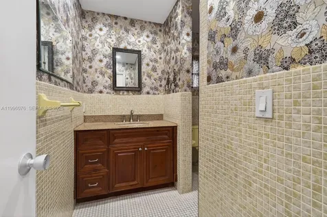 985 NE 84th Street Miami FL 33138