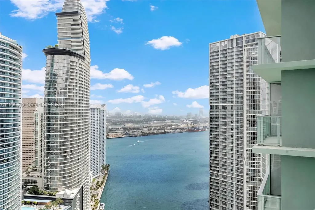 77 SE 5th Street Miami FL 33131
