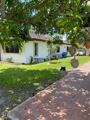 19265 E Saint Andrews Drive Hialeah FL 33015