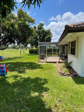 19265 E Saint Andrews Drive Hialeah FL 33015