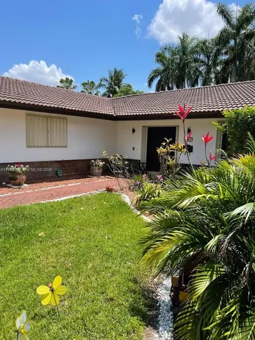 19265 E Saint Andrews Drive Hialeah FL 33015