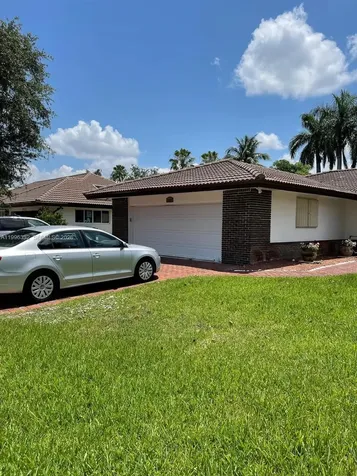 19265 E Saint Andrews Drive Hialeah FL 33015