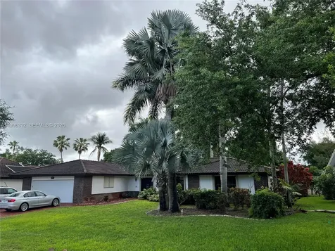 19265 E Saint Andrews Drive Hialeah FL 33015
