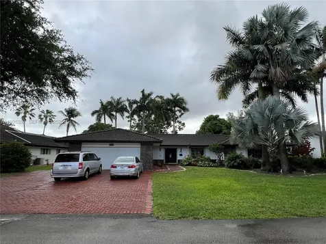 19265 E Saint Andrews Drive Hialeah FL 33015