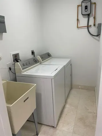 19265 E Saint Andrews Drive Hialeah FL 33015