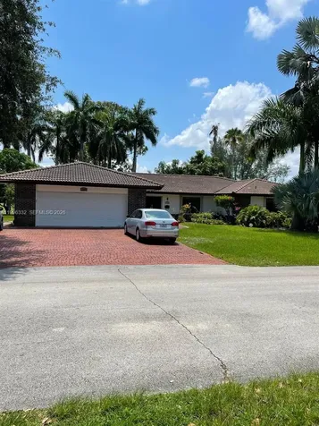 19265 E Saint Andrews Drive Hialeah FL 33015