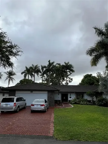 19265 E Saint Andrews Drive Hialeah FL 33015