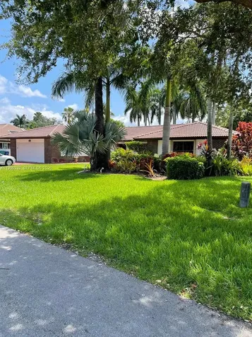 19265 E Saint Andrews Drive Hialeah FL 33015