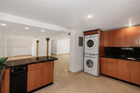 2545 NE 207th Street Miami FL 33180