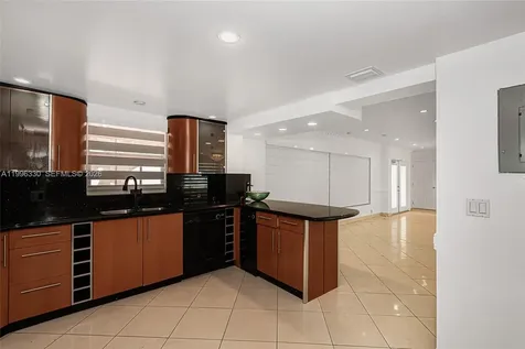 2545 NE 207th Street Miami FL 33180