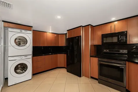 2545 NE 207th Street Miami FL 33180