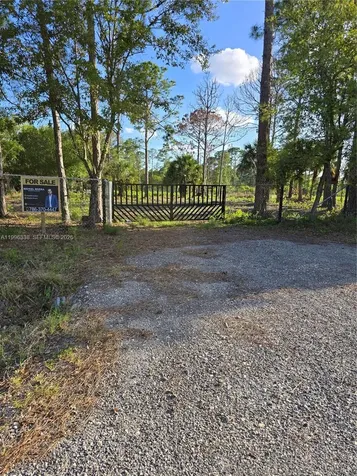 466 Hunting Club Avenue Clewiston FL 33440