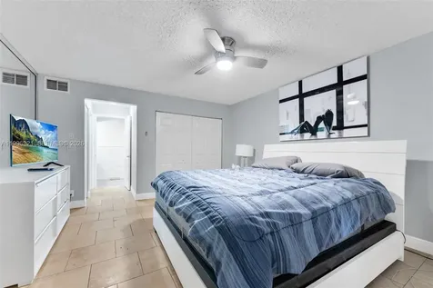 7653 NW 79th Avenue Tamarac FL 33321