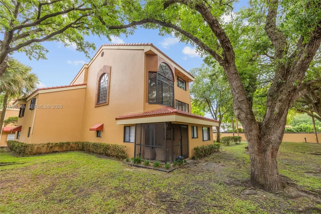 15485 N Miami Lakeway N Miami Lakes FL 33014